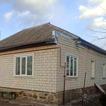 Оренда будинку з земельною ділянкою
