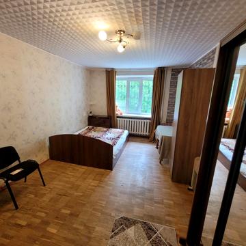 Академіка Доброхотова вул., 5