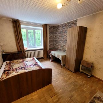 Академіка Доброхотова вул., 5