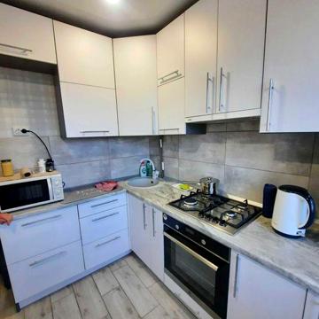 Продам 2к квартиру з капітальним ремонтом на Роменській