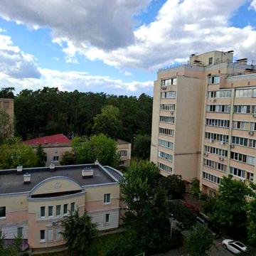 Продається 3-кім.  в центрі міста Буча   Пушкiна 59 б без комiсiйних.