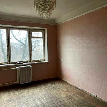Продам 2 к. квартиру, будівельників. 16, с.м. Дарниця