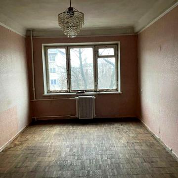 Продам 2 к. квартиру, будівельників. 16, с.м. Дарниця