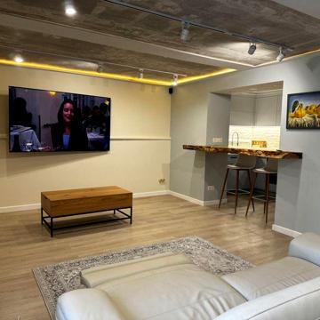 Панорамна квартира на Дніпровській Набережній