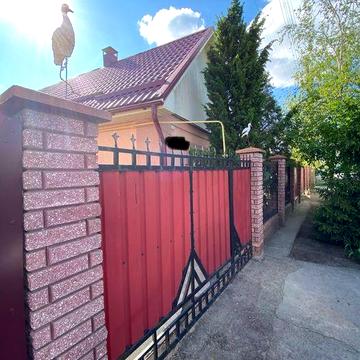 Продаж будинку з меблями та технікою