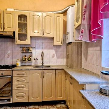 Чудовий будинок на Печерську.метро Звіренецька.