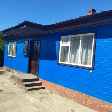 Продам будинок,газ,вода,гараж,літня кухня, рядом річка, ліс, магазин.