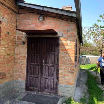 Продається трикімнатна, газифікована квартира м. Бобринець