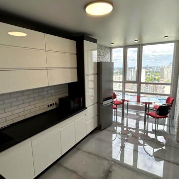 Миколи Гулака вул., 4