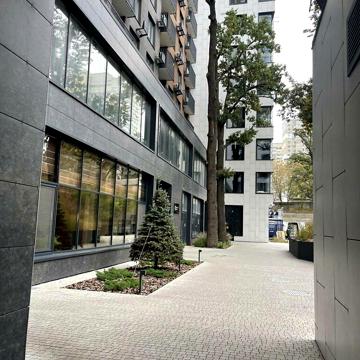 Василя Стуса вул., 35/37