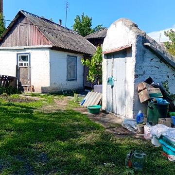 Продам пів будинку
