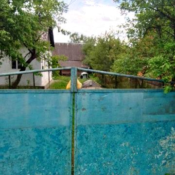 Продається будинок з городом та прибудинковими спорудами.