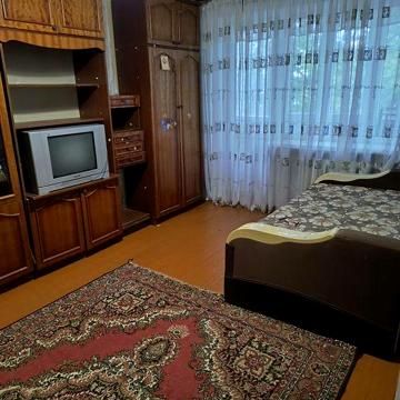 Сдам 2-х  комнатную квартиру ,центр, улица Короленко ,