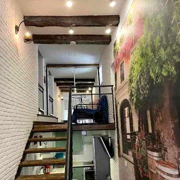 (4) 2 комнатная квартира в историческом центре города