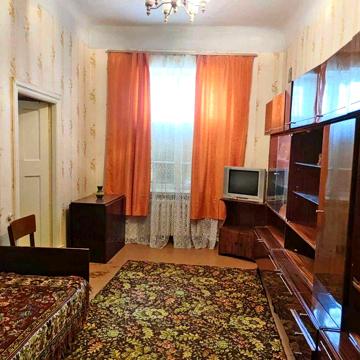 Здаю  двокімнатну квартиру в центрі.