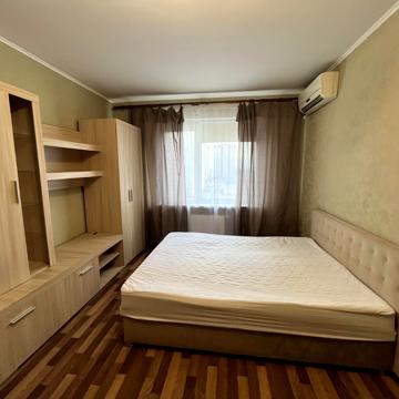 Бориса Гмирі вул., 10/40