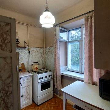 Продам 3-кімнатну квартиру. Вул.Грецька,1.