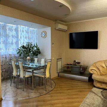 Простора 4 кімнатна квартира з євроремонотом та  з меблями та технікою