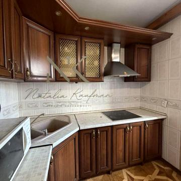 Продаж 3к кв 78 м2 по вулиці  Лариси Руденко 13
