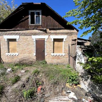 Невелика частина будинку в центрі Гостомеля