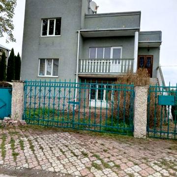 Продаж житлового будинку
