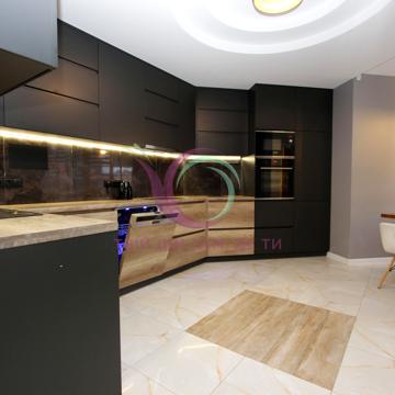 Миколи Амосова вул., 4