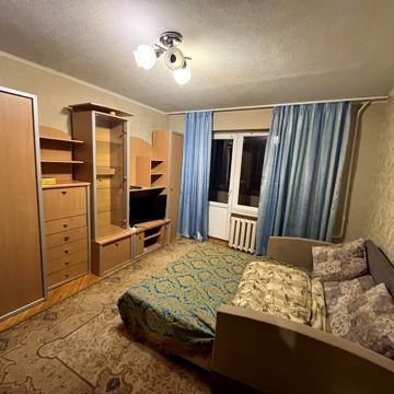 Дніпроводська вул., 3
