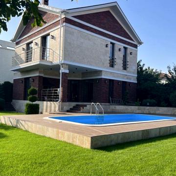 Сдам дом в Совиньоне с бассейном