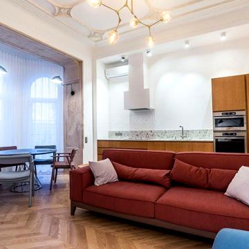 Костельна вул., 9