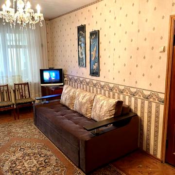 Академіка Корольова вул., 90