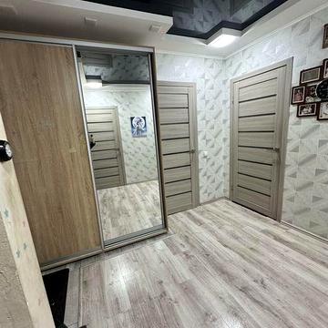 Продам 4-х кімнатну квартиру на 4 -му мікрорайоні