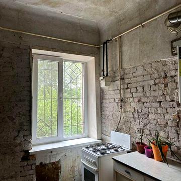 Продаж 3-кімнатної КРУПНОГАБАРИТНОЇ Сталінки 90 кв. м.
