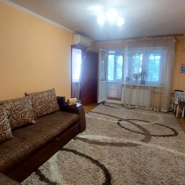 Небесної Сотні просп. (Маршала Жукова), 53