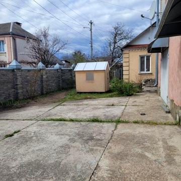 Продаж  трохповерхового будинку на Баранова.