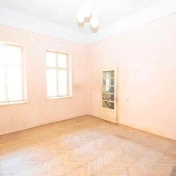 Продається 1-кімнатна квартира в центрі