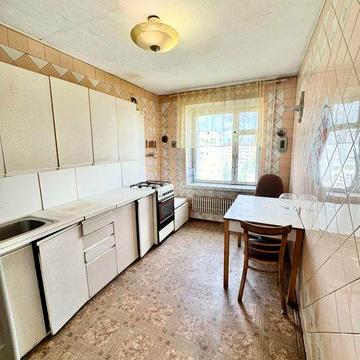 Продам 3к кирпичную улучшенку, м.Левада 1 мин пешком. Сертификат+