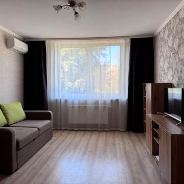 Сучасна квартира. метро Чернігівська. низький поверх