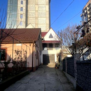 Продаються 2 будинки в Чернівцях!