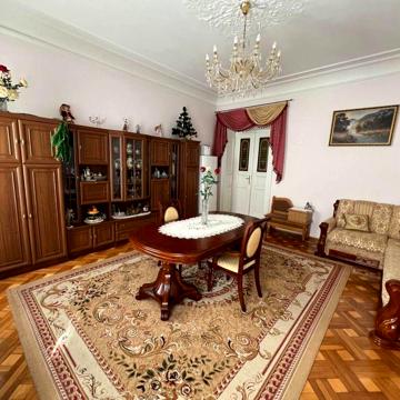 Продаж квартири в Австрійському Люксі по вул. Вакарчука