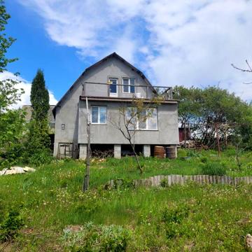 Продається будинок під містом