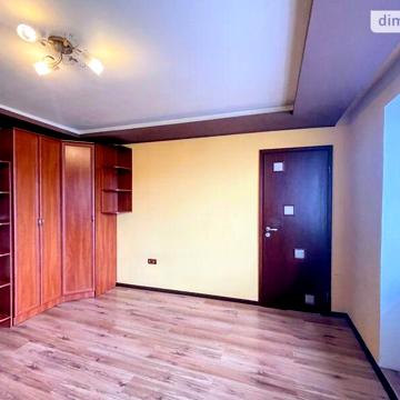 Продаж 3к Квартира Коновальця Євгена вулиця
