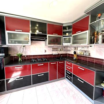 Продам 3-кімнатну квартиру з автономним газовим опаленням