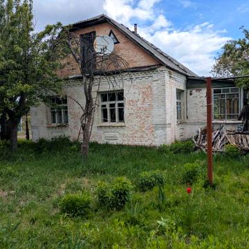 Продам будинок на 2 виходи з газом 71 м.кв. + 6 соток землі. Немішаєве