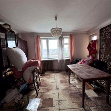 Продам в центрі по вулиці Довга 2 км площа 52 м2
