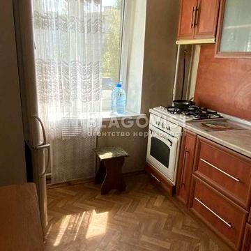 Продаж 2-к. квартири 52м2 в гарному стані, газ, поруч з метро Оболонь