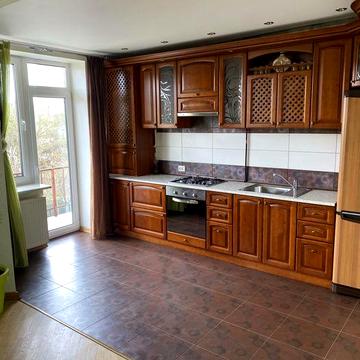 Оренда квартири великогабаритна 3 кімнатна