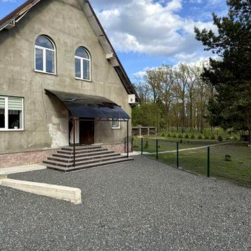 Продаж сучасного будинку в неймовірно гарному місці.