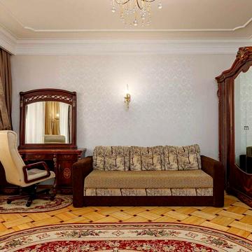 ОРЕНДА 1 кімнатна авторський ремонт ЦЕНТР/Площа Ринок