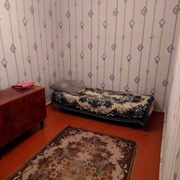 Сдаю 2-х комнатную квартиру в Октябрьском.