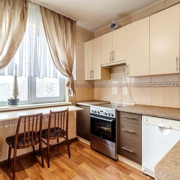 Власник, ахматової 16-В.  Перший продаж, метро Позняки, без комісії
